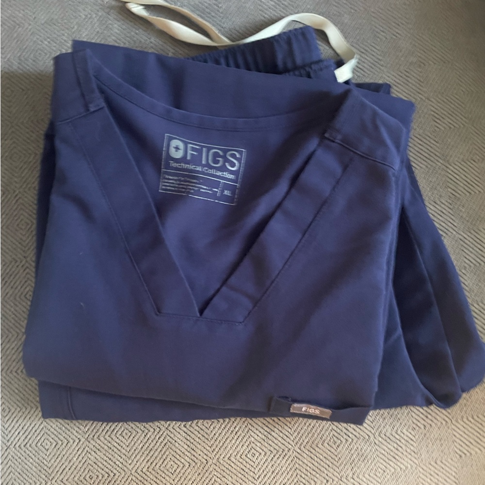 Fig brand scrubs top and bottoms XL - Technical Collection